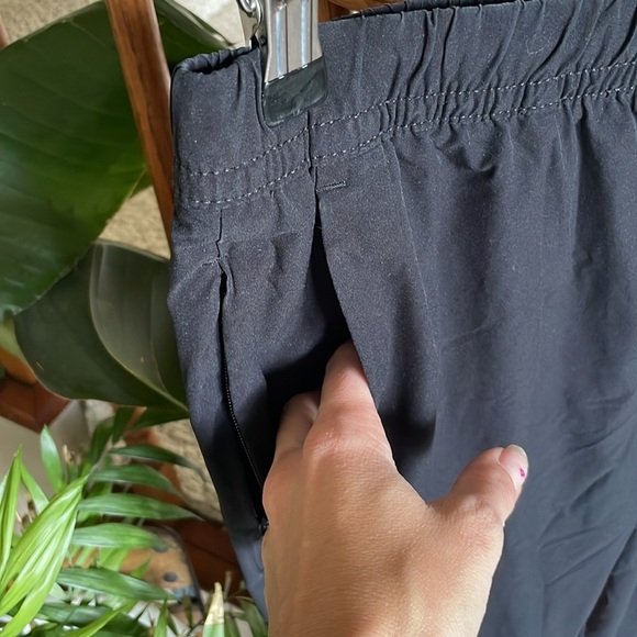 Banana Republic Black Joggers - Picture 9 of 16